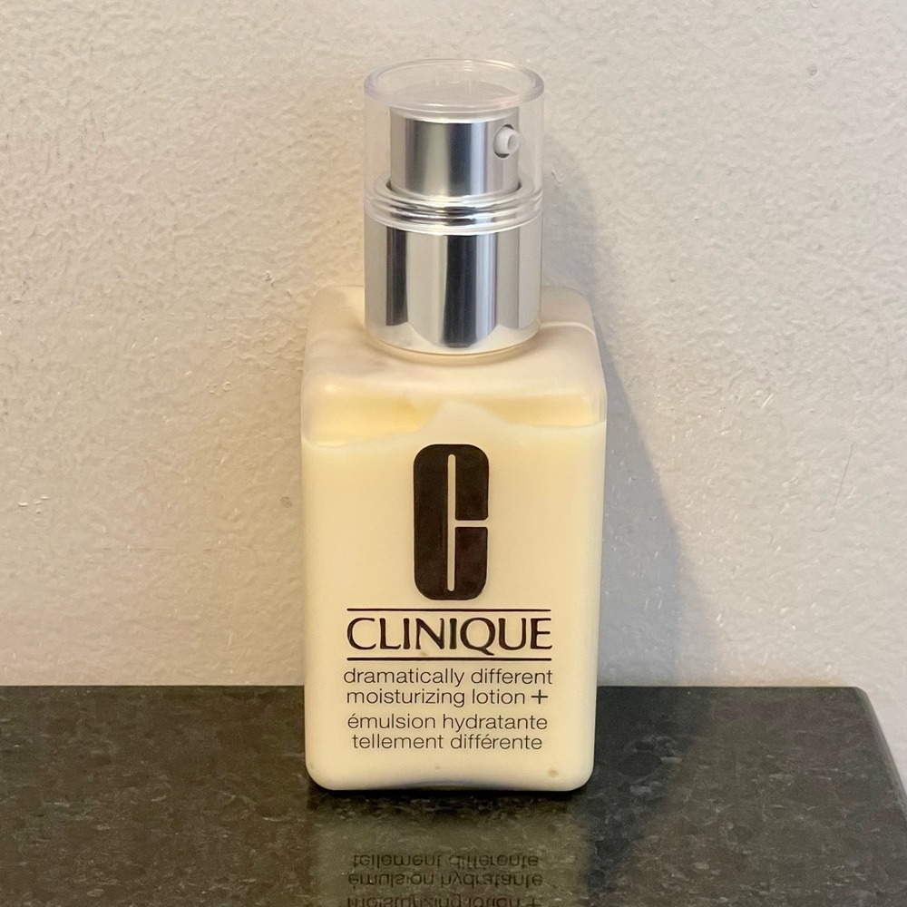 Clinique Dramatically Different Moisturizing Face Lotion+ - Picture 2 of 6